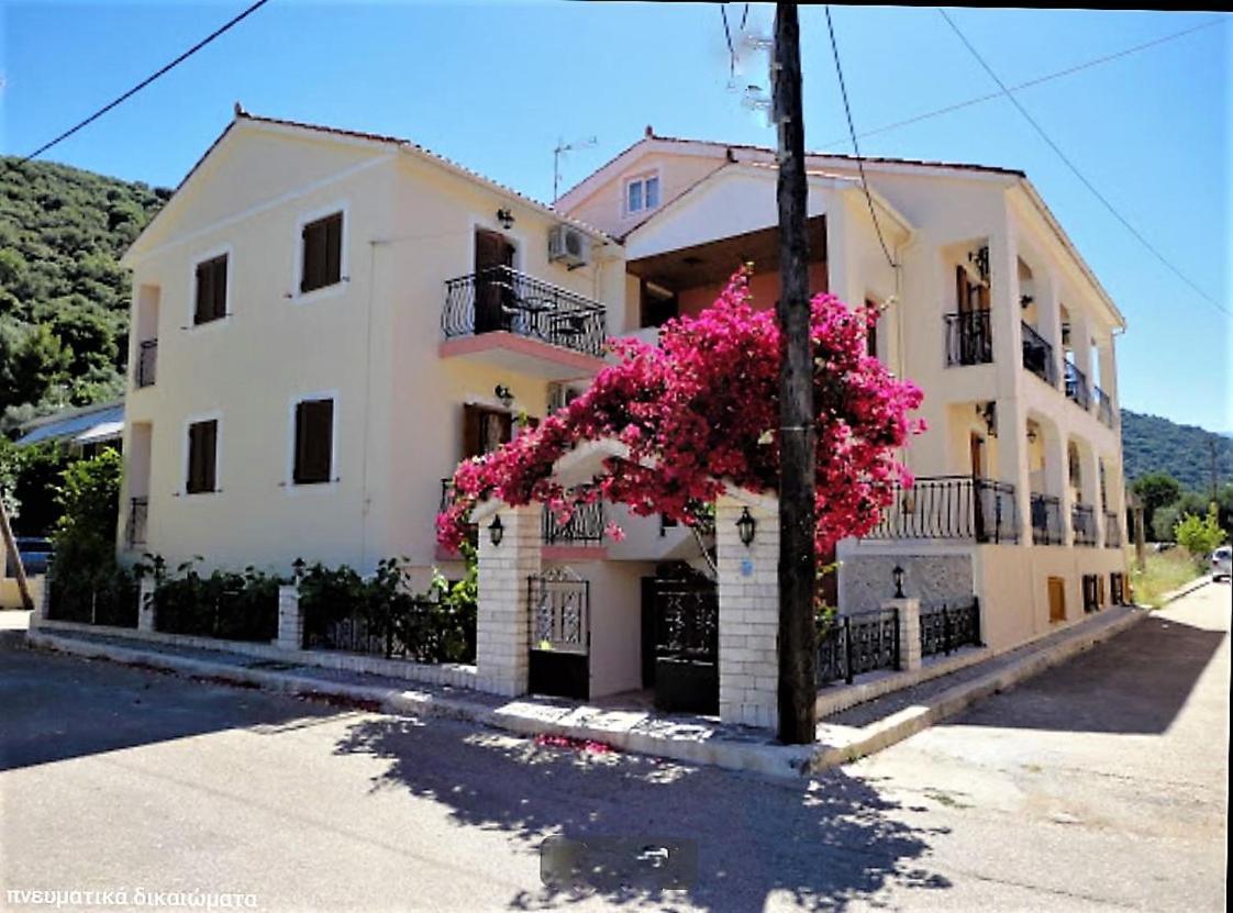 Alexatos Studios & Apartments Ajía Effimía Kültér fotó