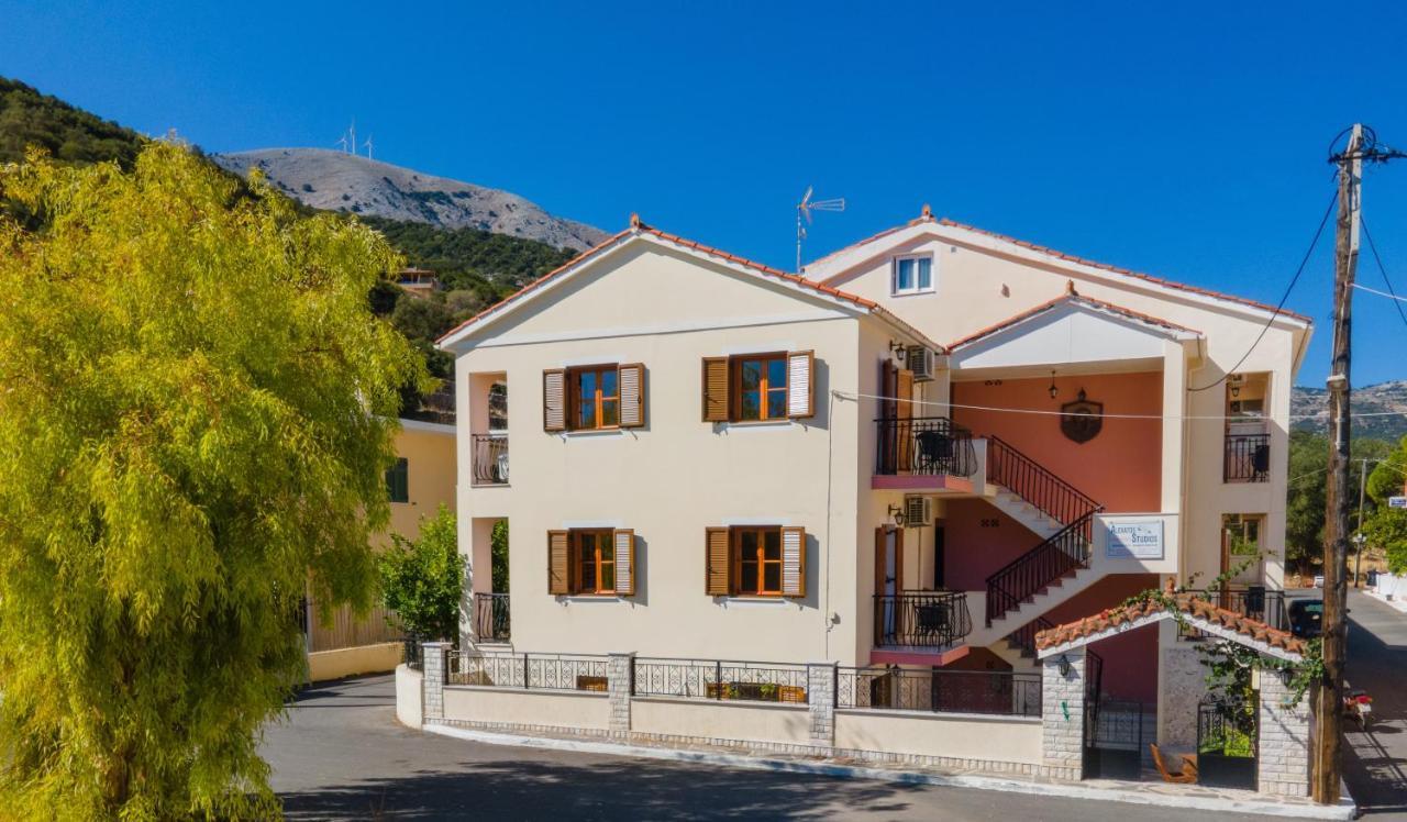 Alexatos Studios & Apartments Ajía Effimía Kültér fotó