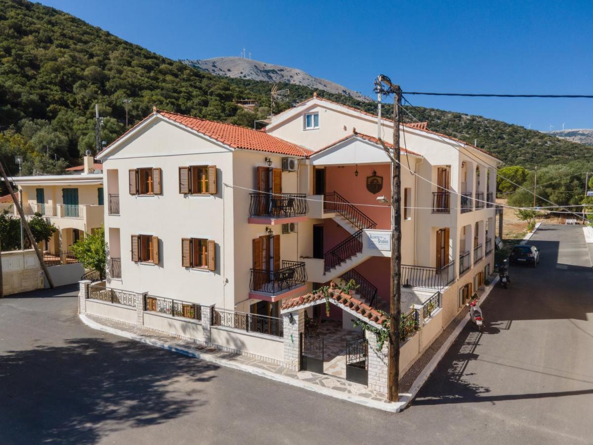 Alexatos Studios & Apartments Ajía Effimía Kültér fotó