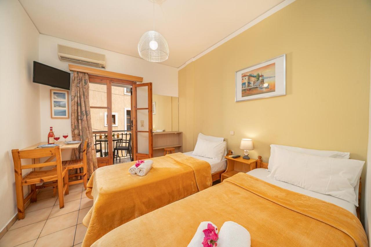 Alexatos Studios & Apartments Ajía Effimía Kültér fotó