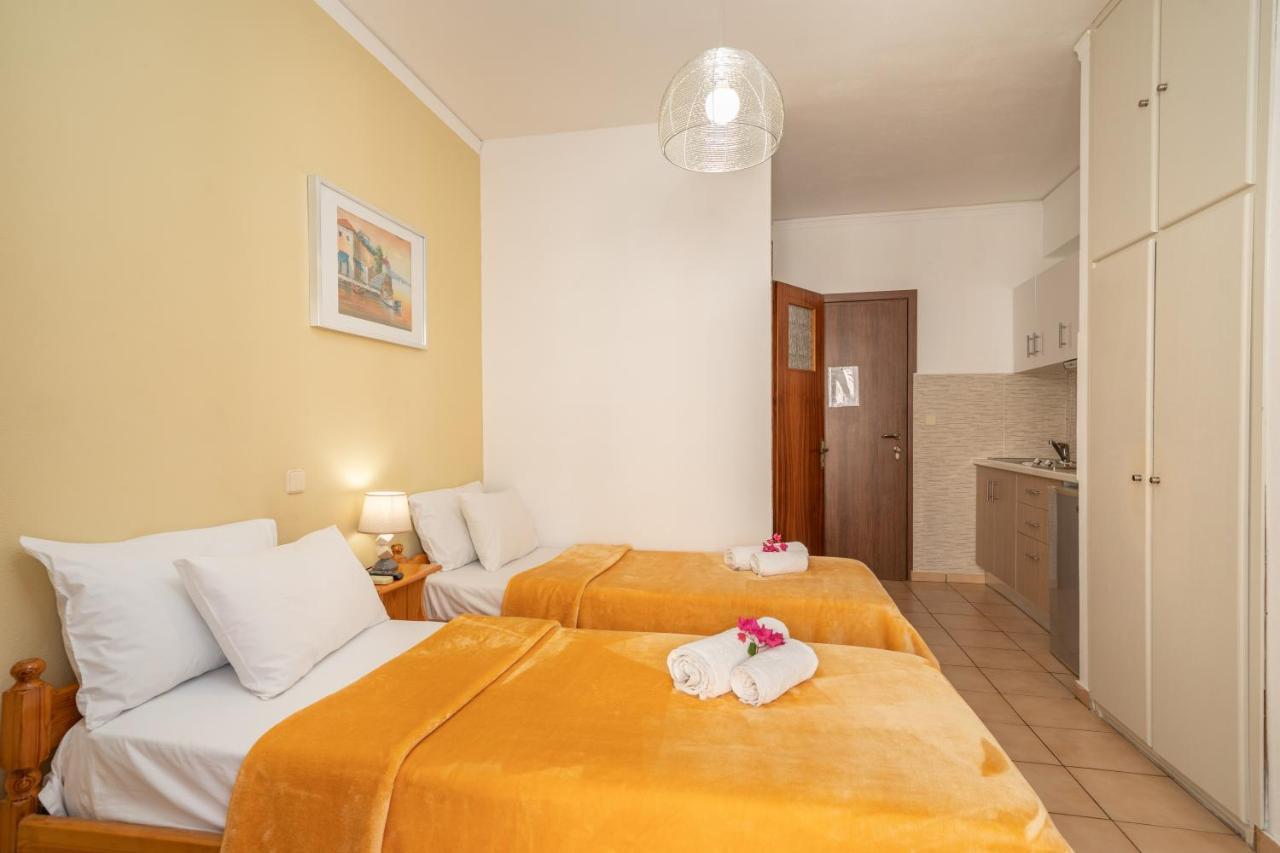 Alexatos Studios & Apartments Ajía Effimía Kültér fotó