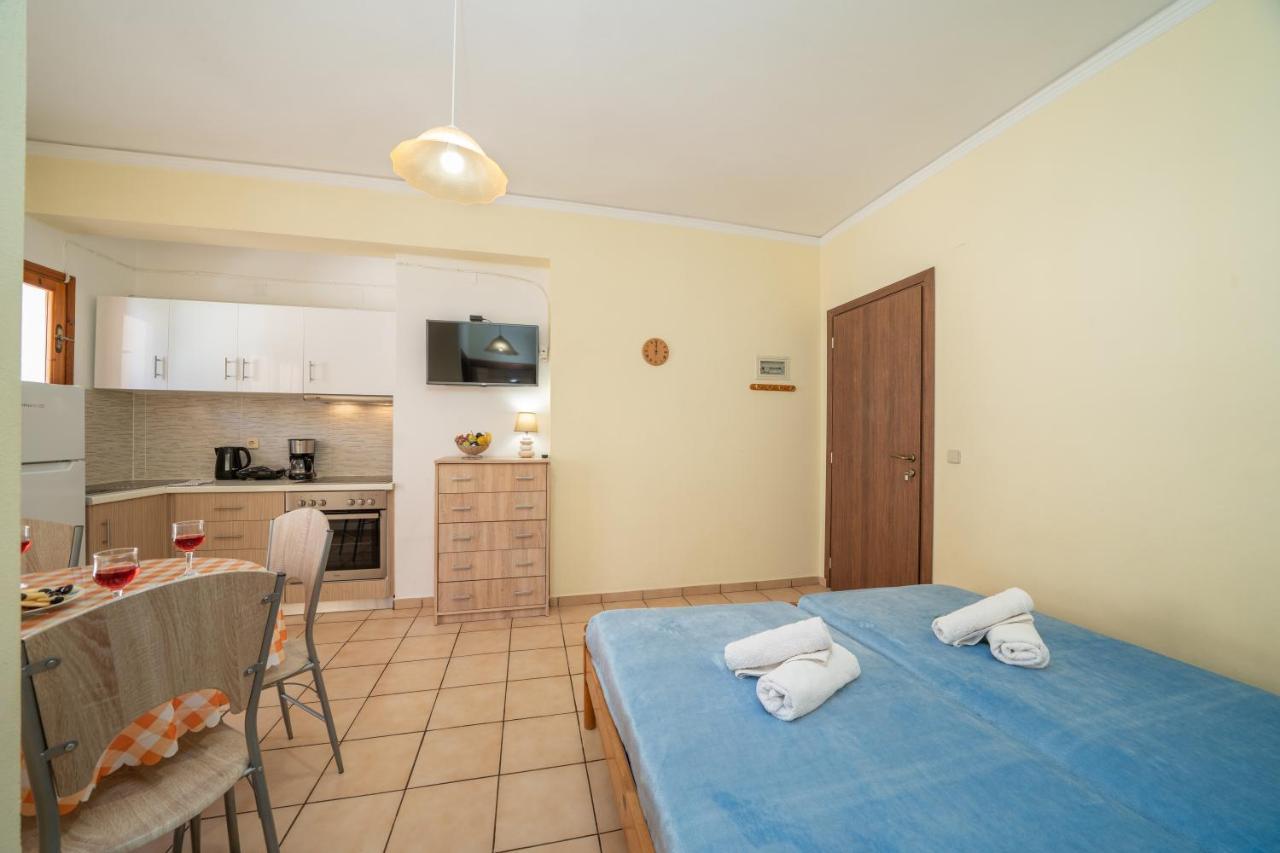 Alexatos Studios & Apartments Ajía Effimía Kültér fotó