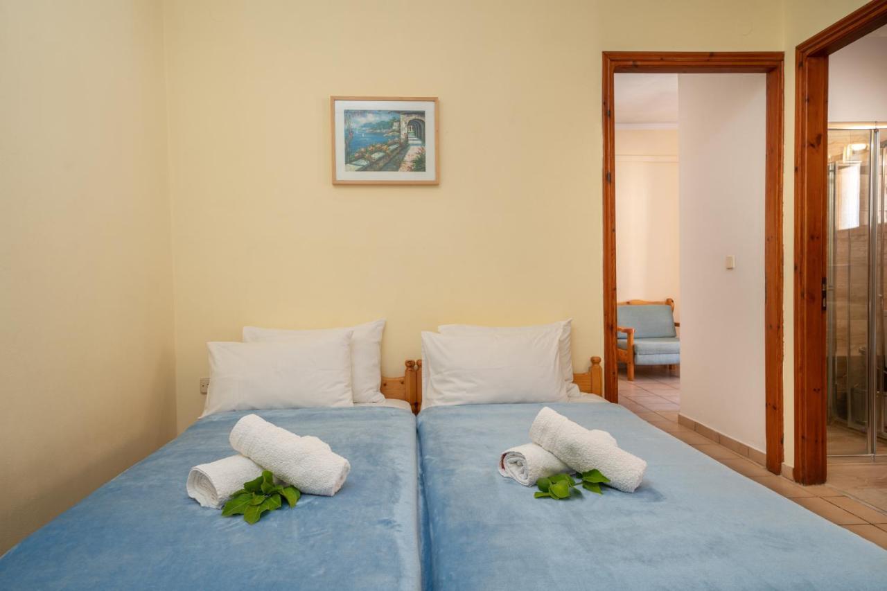 Alexatos Studios & Apartments Ajía Effimía Kültér fotó