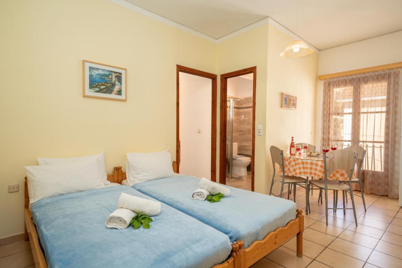 Alexatos Studios & Apartments Ajía Effimía Kültér fotó