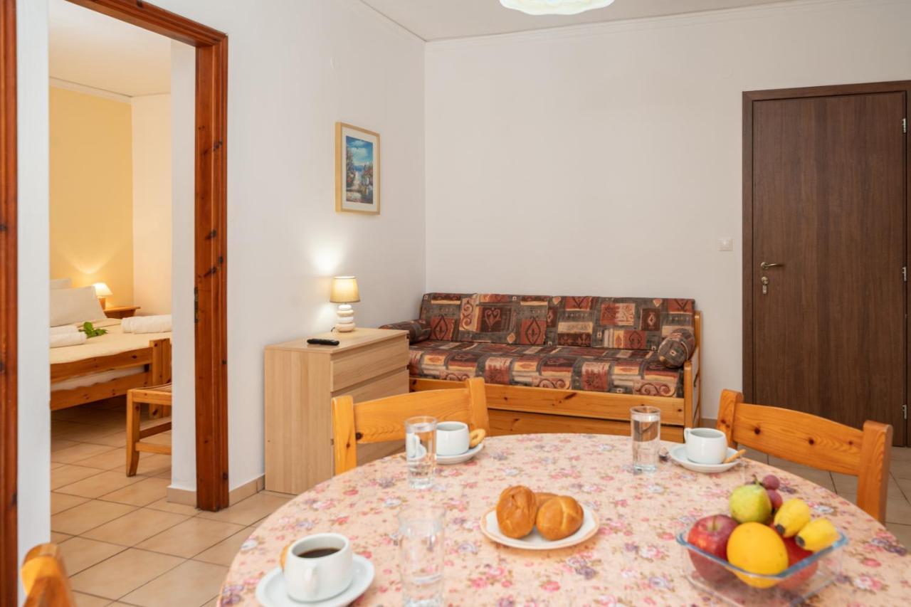 Alexatos Studios & Apartments Ajía Effimía Kültér fotó