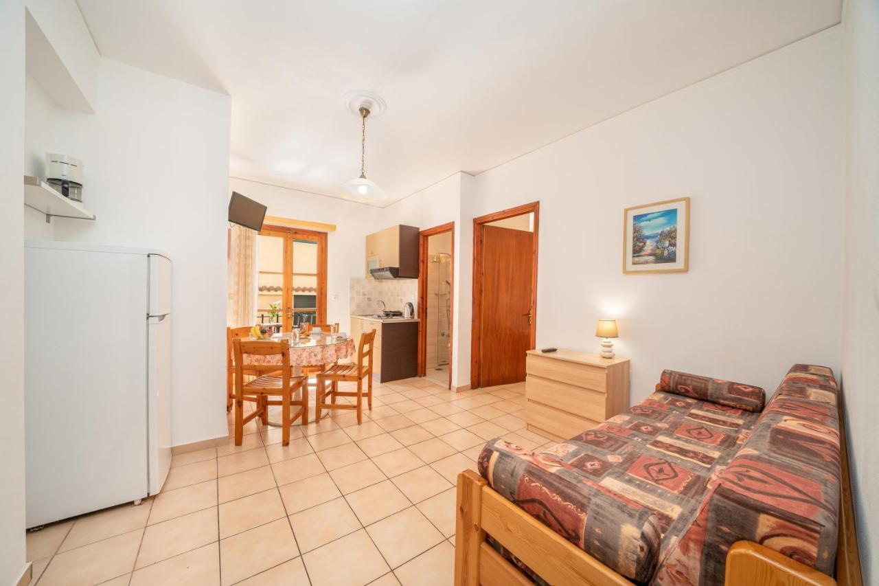 Alexatos Studios & Apartments Ajía Effimía Kültér fotó