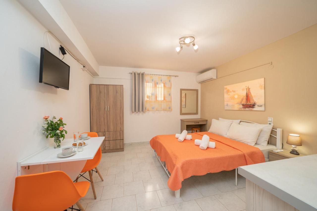 Alexatos Studios & Apartments Ajía Effimía Kültér fotó