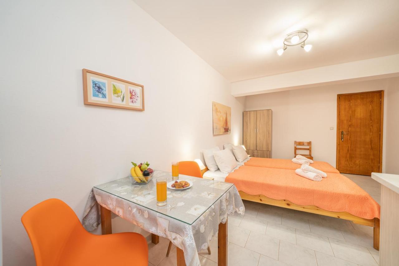 Alexatos Studios & Apartments Ajía Effimía Kültér fotó