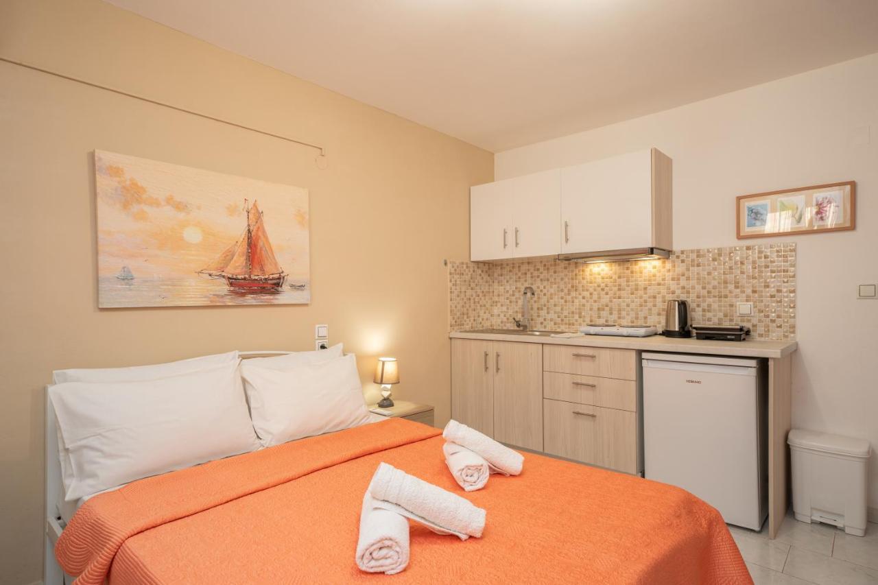 Alexatos Studios & Apartments Ajía Effimía Kültér fotó